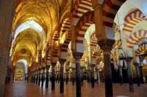 What are the indicators of corrupt societies according to Imam Ali (AS)? 